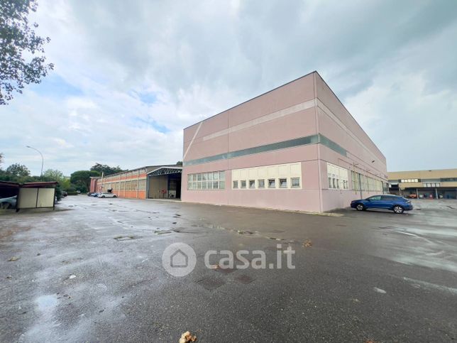 Capannone in commerciale in Strada per Cassinetta 6