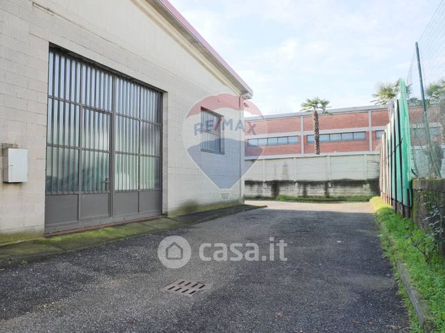 Capannone in commerciale in Via Massimo D'Azeglio 6