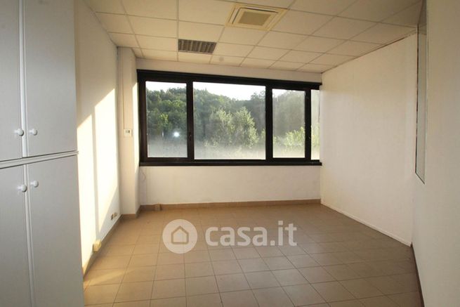 Ufficio in commerciale in 