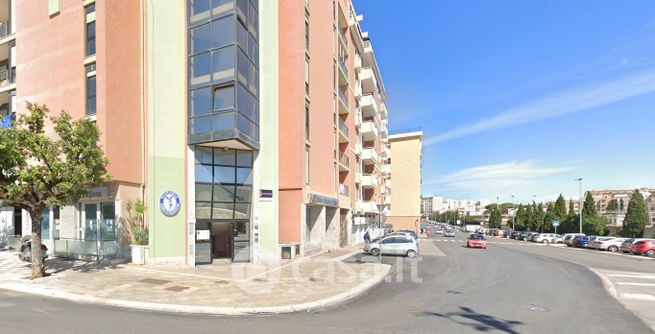 Ufficio in commerciale in Viale Commenda 2