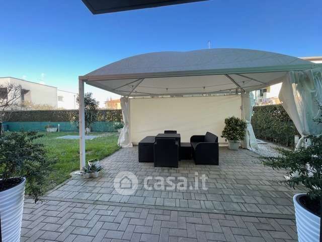 Appartamento in residenziale in Via Zenzalose