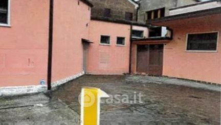 Capannone in commerciale in Via del Lavoro 48