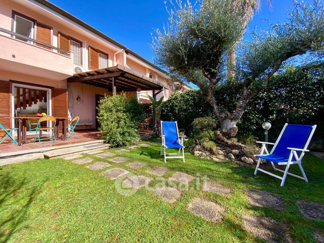 Villetta a schiera in residenziale in Via Orsa Minore 6