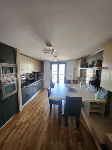 Attico/mansarda in residenziale in Viale Medaglie D'Oro 9