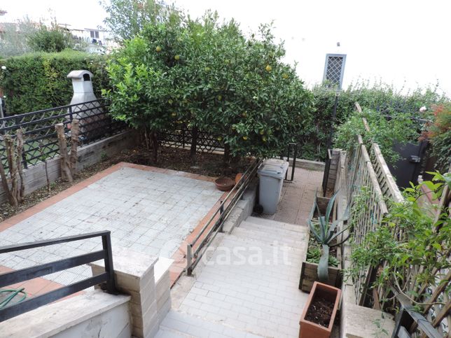 Villetta a schiera in residenziale in Via Roviano