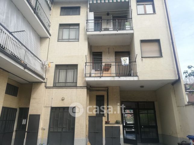 Box/posto auto in residenziale in Via Quintino Sella 35