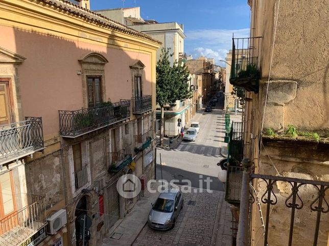 Appartamento in residenziale in Via CAIROLI