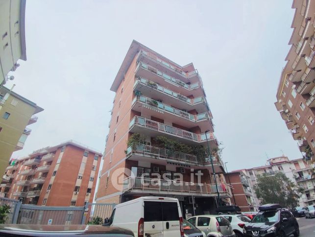 Ufficio in commerciale in Via Guido De Ruggiero