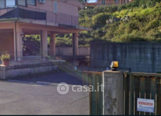 Box/posto auto in residenziale in Via Vampolieri