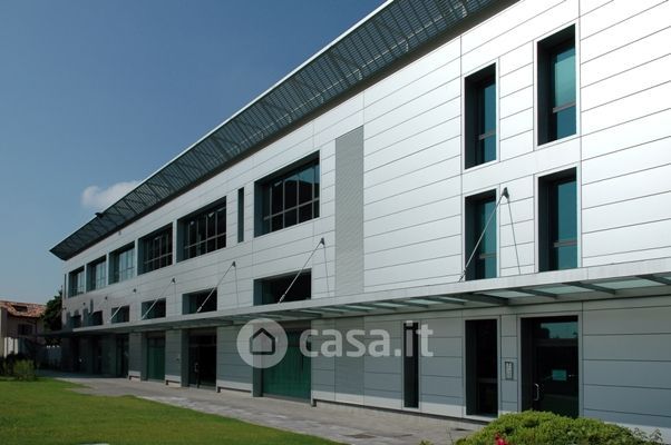Ufficio in commerciale in Via Luciano Manara 31