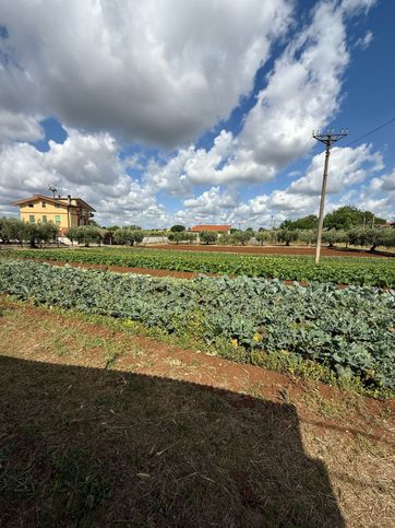 Terreno edificabile in residenziale in Via Aprilia