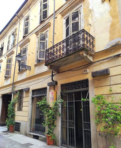 Negozio/locale commerciale in commerciale in Via Giuseppe Bissati