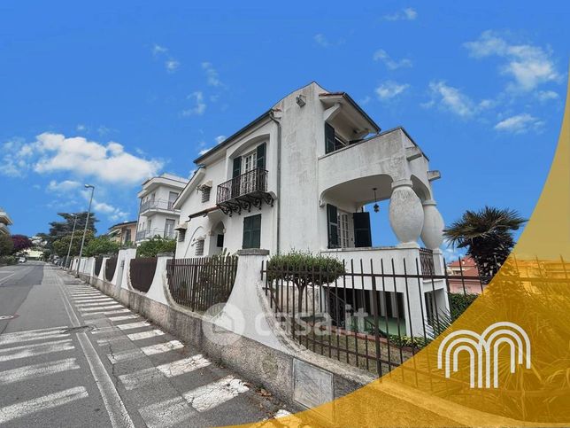 Villa in residenziale in Via per Pineland 2
