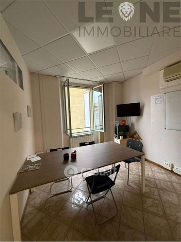Ufficio in commerciale in 