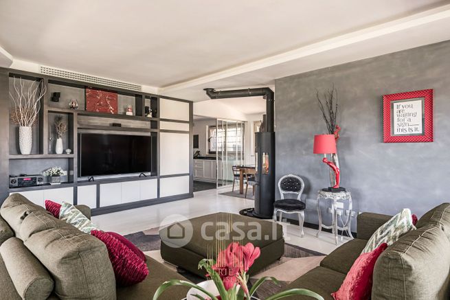 Casa bi/trifamiliare in residenziale in Strada Valle di Baccano