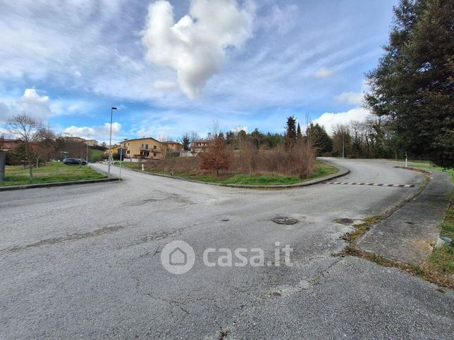 Terreno agricolo in commerciale in Via Basento