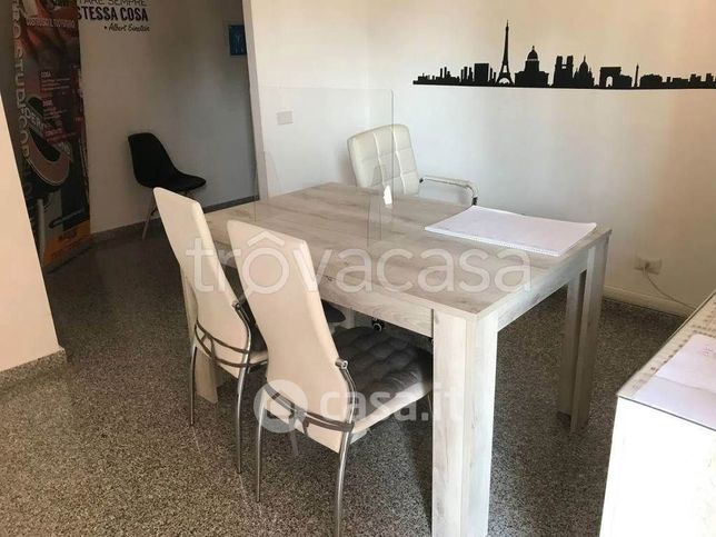Ufficio in commerciale in 