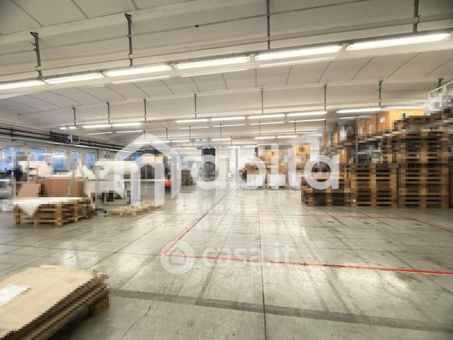 Capannone in commerciale in Strada Provinciale 5 della Penna