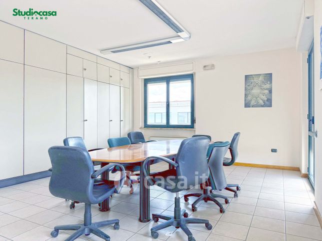 Ufficio in commerciale in Via Galileo Galilei