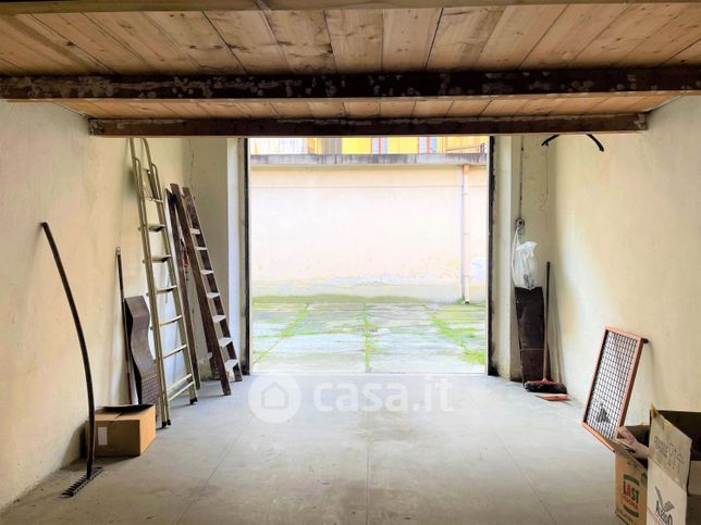 Garage/posto auto in residenziale in Via Vigone 4