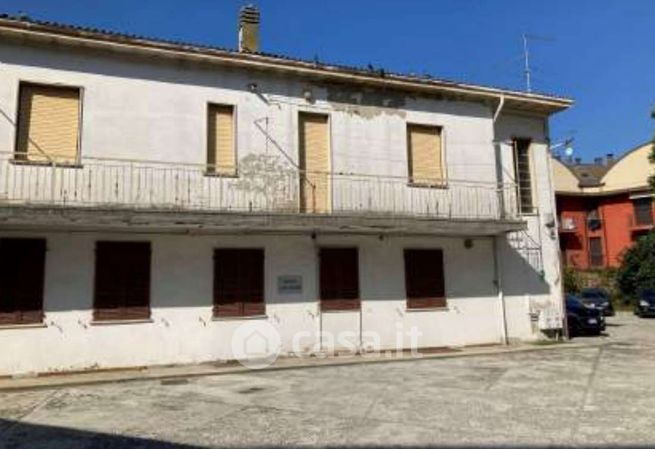 Capannone in commerciale in Strada Farnesiana