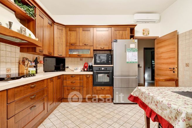 Appartamento in residenziale in Via Sebino 34