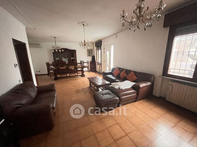 Casa indipendente in residenziale in Via IV Novembre