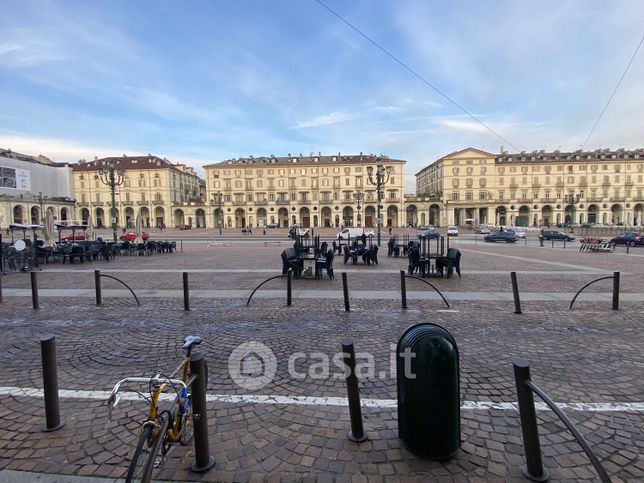 Attività/licenza (con o senza mura) in commerciale in Piazza Vittorio Veneto 12