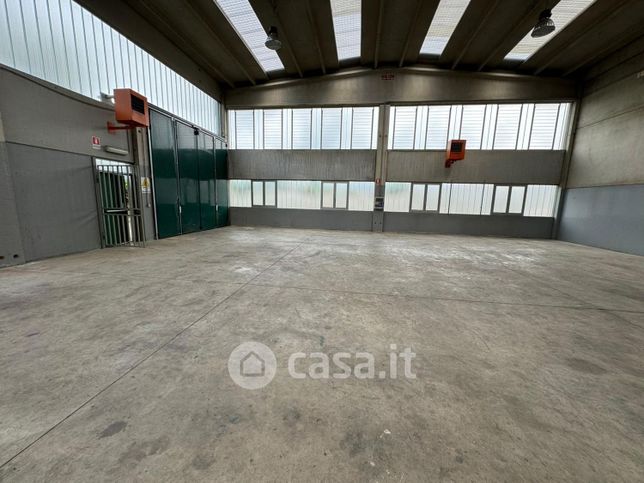 Capannone in commerciale in Via M. Polo 28
