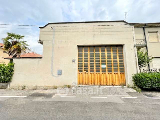 Capannone in commerciale in Via Fabio Filzi