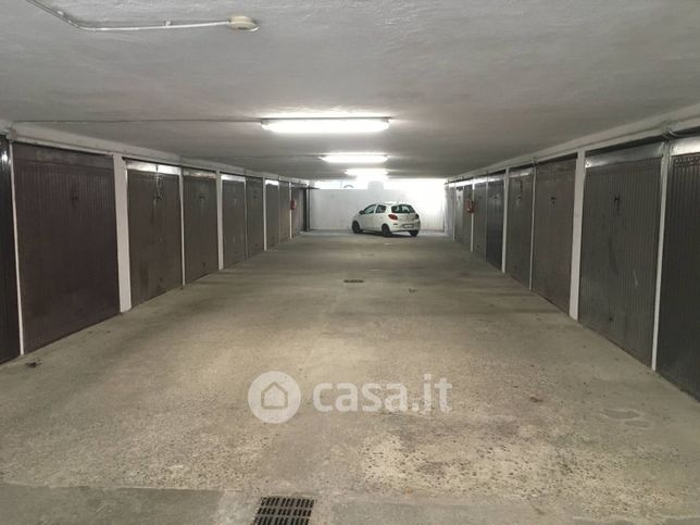 Box/posto auto in residenziale in Via Rovereto 24