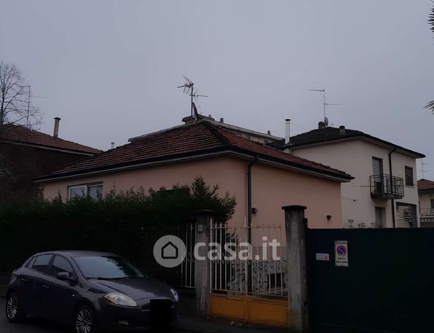 Appartamento in residenziale in Via Abruzzo 5