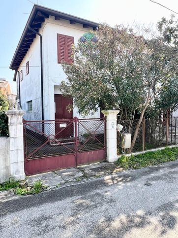 Villa in residenziale in Via I' Maggio