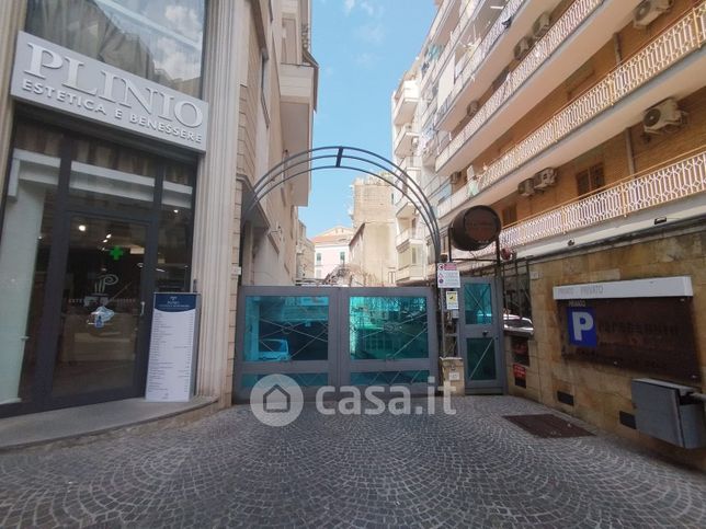 Box/posto auto in residenziale in Via Plinio Il Vecchio