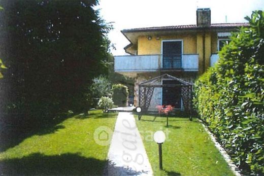 Villetta a schiera in residenziale in Via Veneto 36