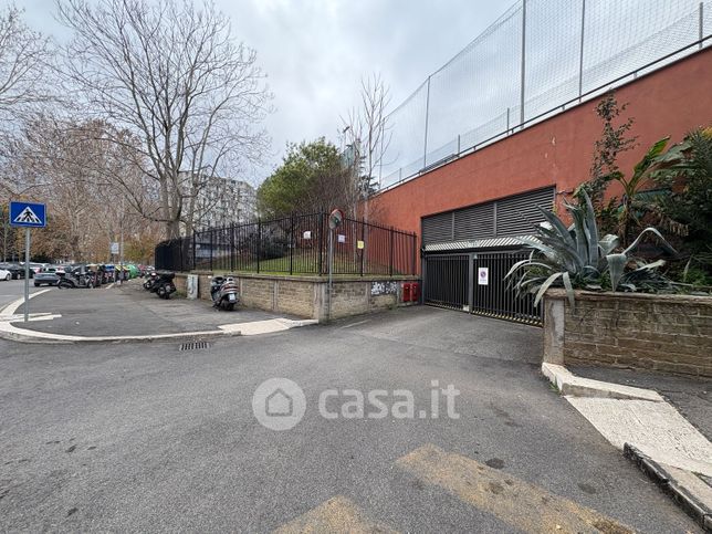 Garage/posto auto in residenziale in Via Teodorico 39