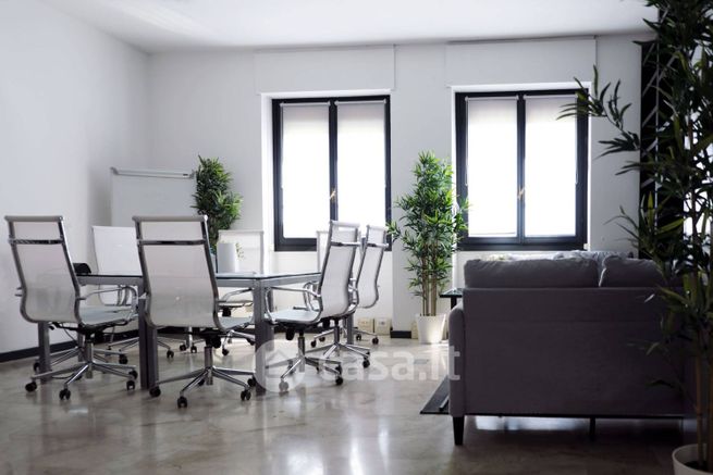 Ufficio in commerciale in Via Giovanni Battista Sammartini 33