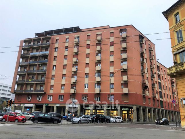 Attivitã /licenza (con o senza mura) in commerciale in Via Emilia Ponente 86