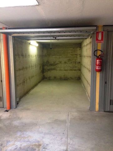 Garage/posto auto in residenziale in Via Tintoretto 10