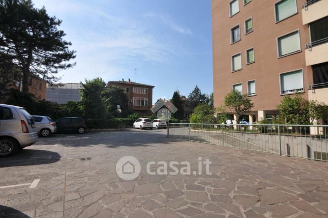Box/posto auto in residenziale in Via della CÃ  Bianca