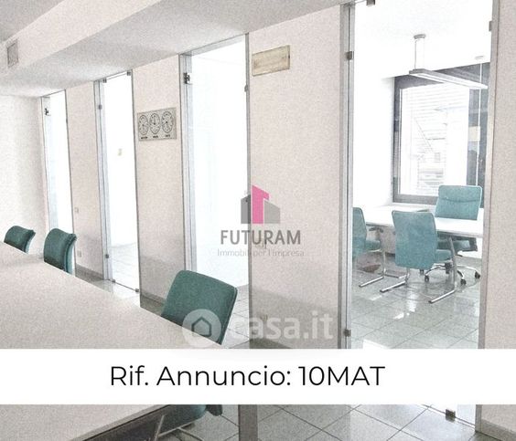 Ufficio in commerciale in Viale Italia