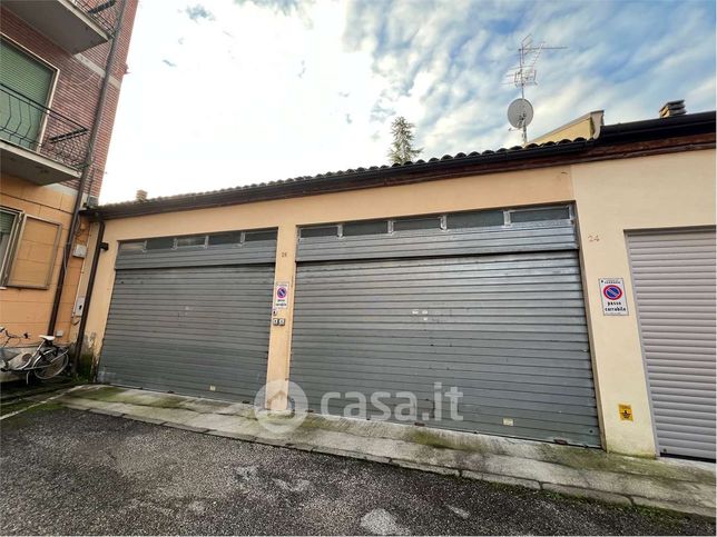 Garage/posto auto in residenziale in Via Antonio Bottoni 18