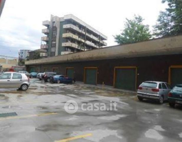 Garage/posto auto in residenziale in Via Appia 115