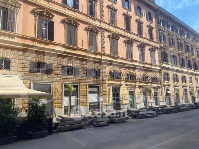 Negozio/locale commerciale in commerciale in Via dei Gracchi