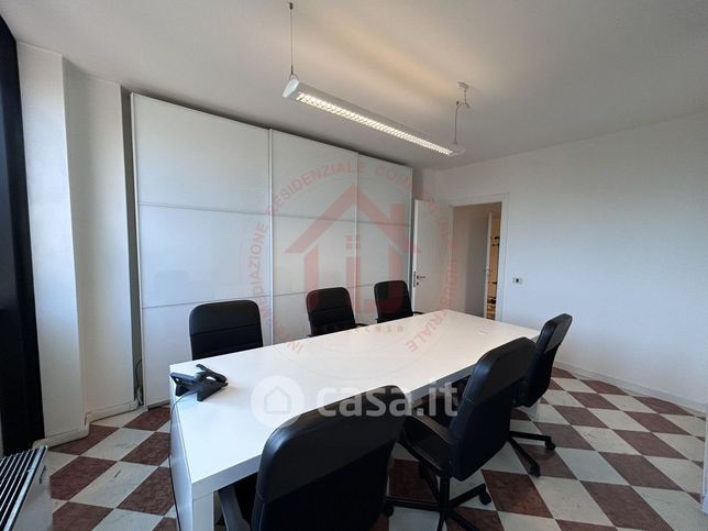 Ufficio in commerciale in Via San Marco 95 -93