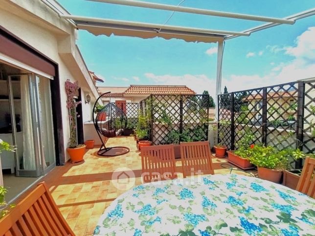 Appartamento in residenziale in Via Omero 21