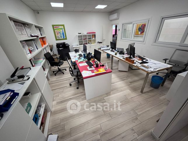 Ufficio in commerciale in Via Miranese