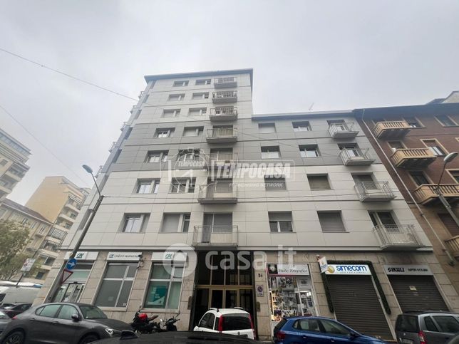 Capannone in commerciale in Via Raffaele Cadorna 24