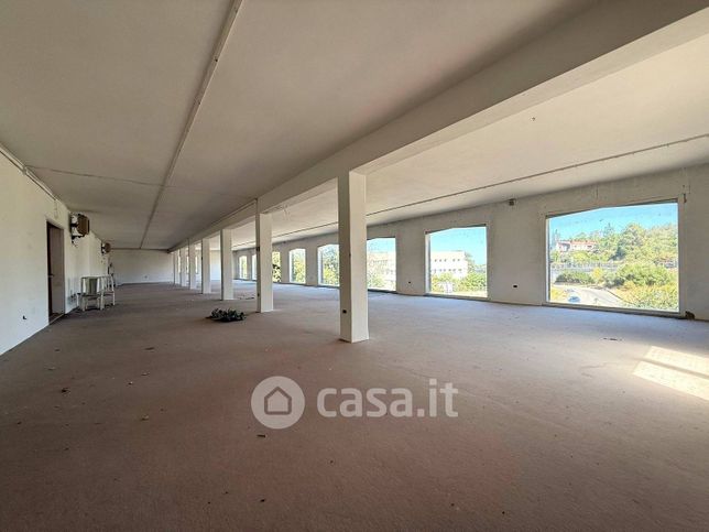 Capannone in commerciale in Strada Vicinale Lu Traineddu
