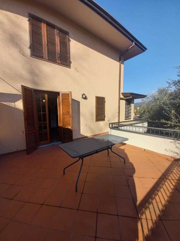 Casa bi/trifamiliare in residenziale in